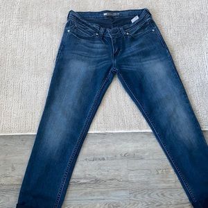 Levi's demi curve low rise skinny dark wash sz 30